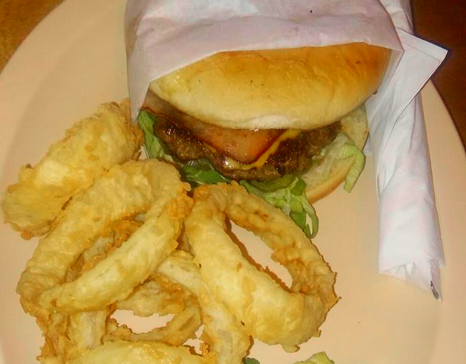 Mi-Ranchito-Restaurant-In-Zapata-TX-hamburger